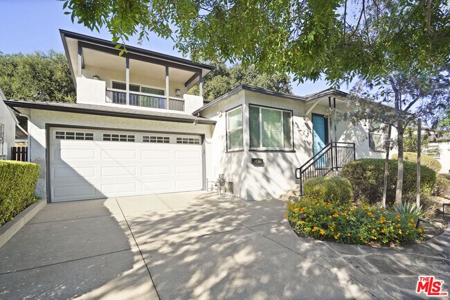 2817 Stevens St in Montrose, CA - Building Photo - Building Photo