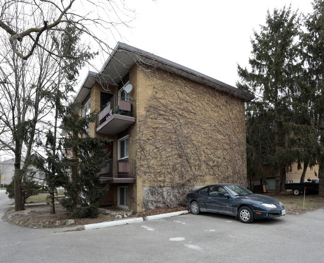 138 Speedvale Ave W in Guelph, ON - Building Photo - Building Photo