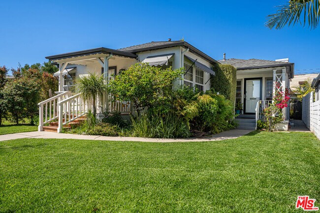 8607 Airdrome St in Los Angeles, CA - Building Photo - Building Photo