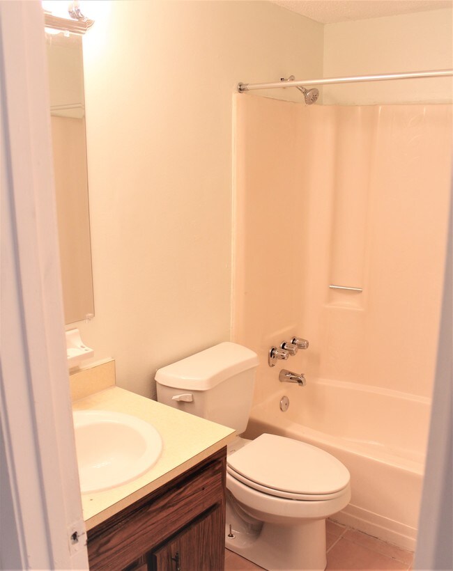 Oaks Apartments in Tampa, FL - Foto de edificio - Interior Photo