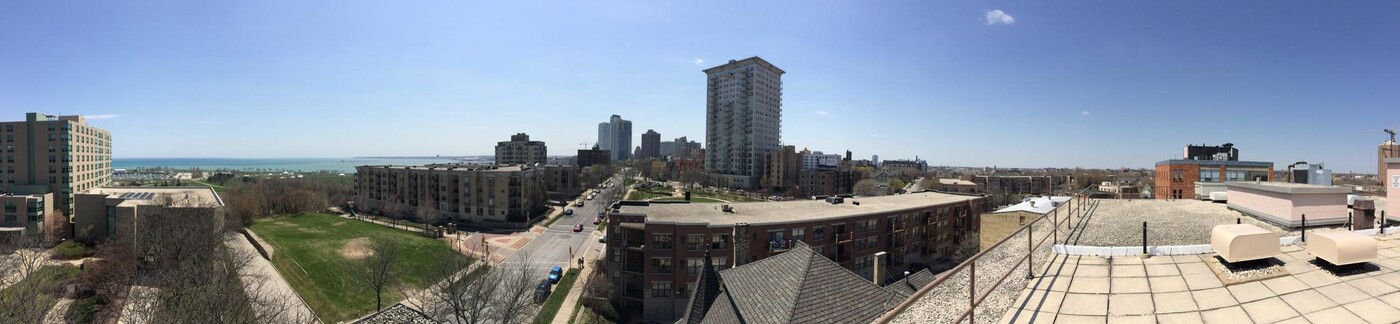 1409 N Prospect Ave, Unit 705 in Milwaukee, WI - Foto de edificio