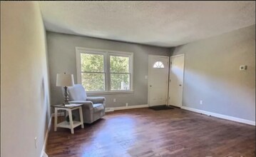 264 E McLelland Ave in Mooresville, NC - Foto de edificio - Building Photo