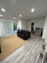 1329 S Saltair Ave, Unit unit 3 in Los Angeles, CA - Building Photo - Building Photo