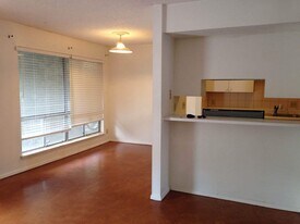500 E Riverside Dr in Austin, TX - Building Photo