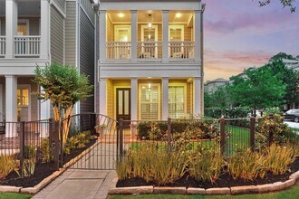 2 E Rafters Row in The Woodlands, TX - Building Photo - Building Photo