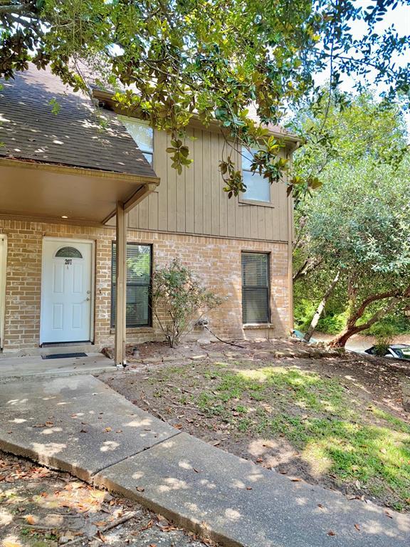 1011 Hamblen Rd in Houston, TX - Building Photo - Building Photo