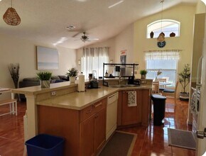 913 Lake Berkley Dr in Kissimmee, FL - Building Photo - Building Photo