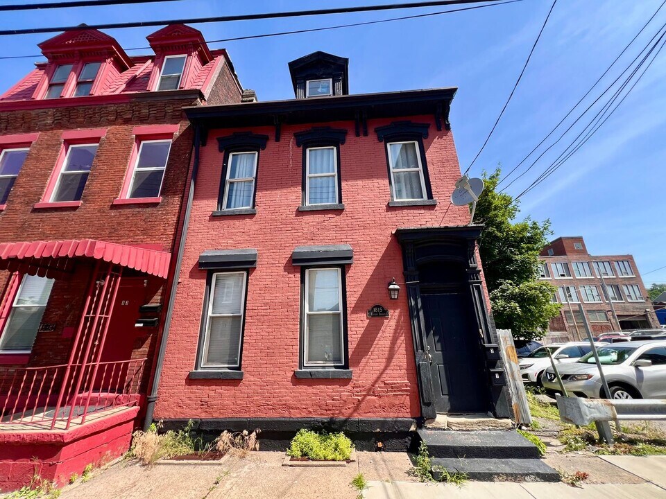 1815 Locust St in Pittsburgh, PA - Building Photo