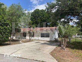 614 Huey St in Mascotte, FL - Building Photo