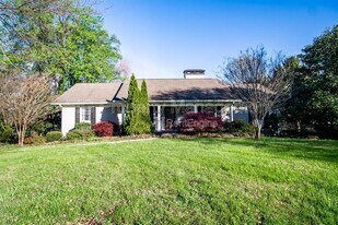 7205 Canmore Ln NW in Knoxville, TN - Building Photo