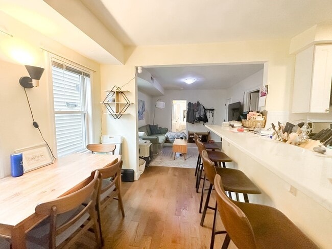 85 Baxter St, Unit #1 in Boston, MA - Building Photo - Building Photo