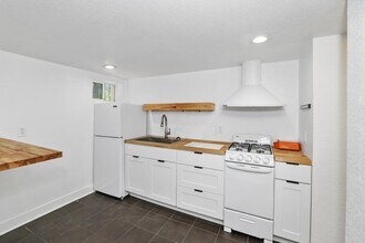 Stylish Governors' Park 1 bed/1 bath apart in Denver, CO - Building Photo - Building Photo