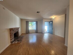 1733 Carnation Cir in Livermore, CA - Building Photo - Building Photo