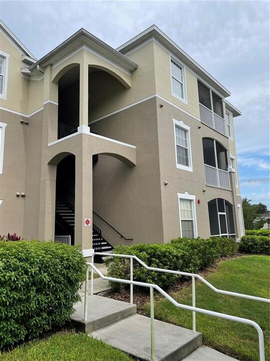 584 Brantley Terrace in Altamonte Springs, FL - Foto de edificio