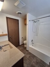 1308 Galeta Ave, Unit #B in Norfolk, NE - Foto de edificio - Building Photo