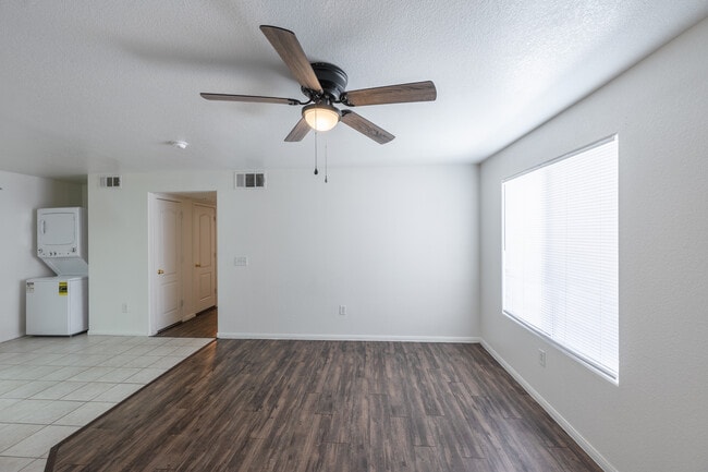 El Paseo Senior Apartments in Las Vegas, NV - Foto de edificio - Interior Photo