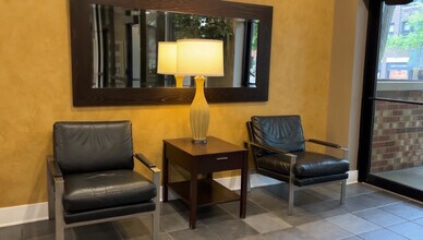 1000 E 53rd St, Unit 1000 Condo in Chicago, IL - Foto de edificio - Building Photo