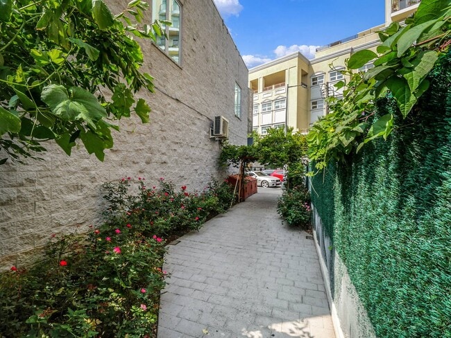 67 Brighton 1st Ln in Brooklyn, NY - Building Photo - Building Photo