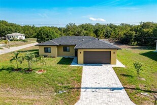 3101 E 18th St in Lehigh Acres, FL - Building Photo