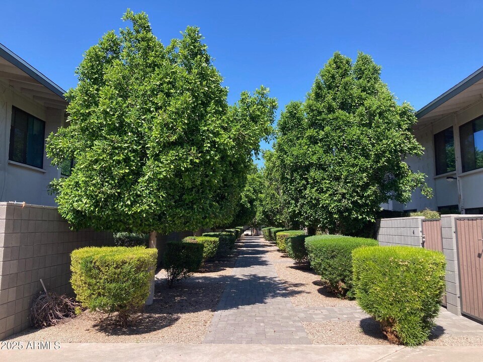 4220 E Almeria Rd in Phoenix, AZ - Foto de edificio