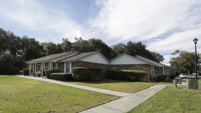 Sandridge Apartments in Fernandina Beach, FL - Foto de edificio - Building Photo