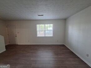 6562 Carriage Ln in Union City, GA - Building Photo - Building Photo