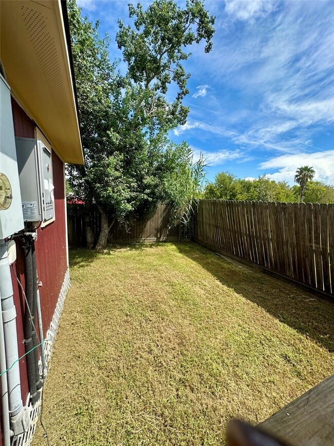 2349 Avenue D in Dickinson, TX - Building Photo - Building Photo