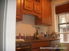 127 Myrtle St in Boston, MA - Building Photo - Building Photo