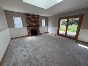 12855 SW Glenn Dr in Beaverton, OR - Building Photo - Building Photo