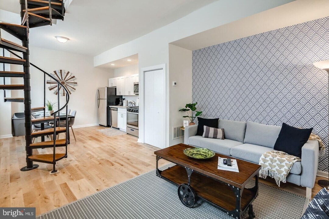 2061 Kater St in Philadelphia, PA - Building Photo