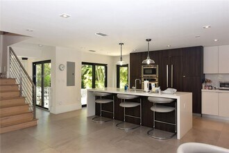 921 Sunset Rd in Coral Gables, FL - Building Photo - Building Photo