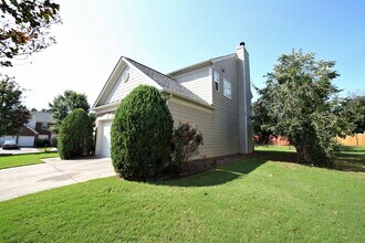 8305 Grenadier Trl in Suwanee, GA - Building Photo - Building Photo
