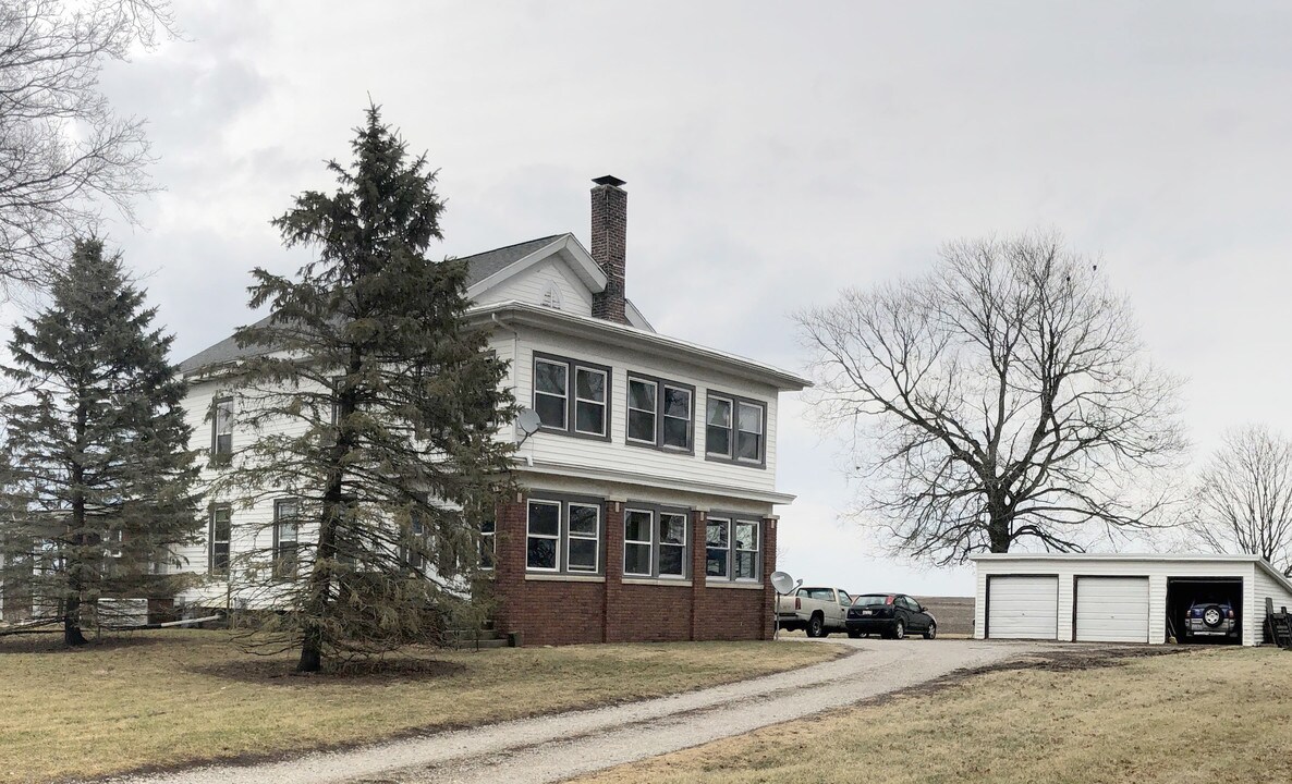 1688 State St in Lowpoint, IL - Foto de edificio
