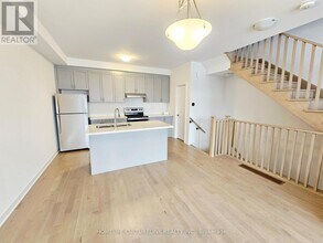 25 John Canning Wy in Markham, ON - Building Photo - Building Photo