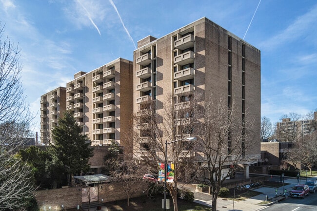 Carrollsburg Square North Tower in Washington, DC - Foto de edificio - Building Photo