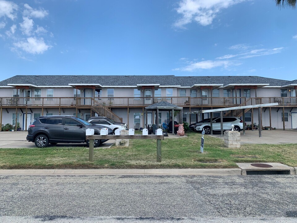 13958 Fortuna Bay Dr in Corpus Christi, TX - Foto de edificio