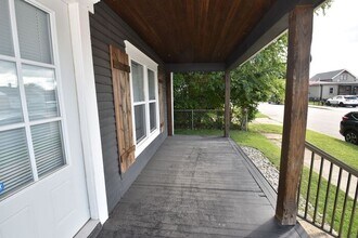 614 Locust St in Mishawaka, IN - Building Photo - Building Photo