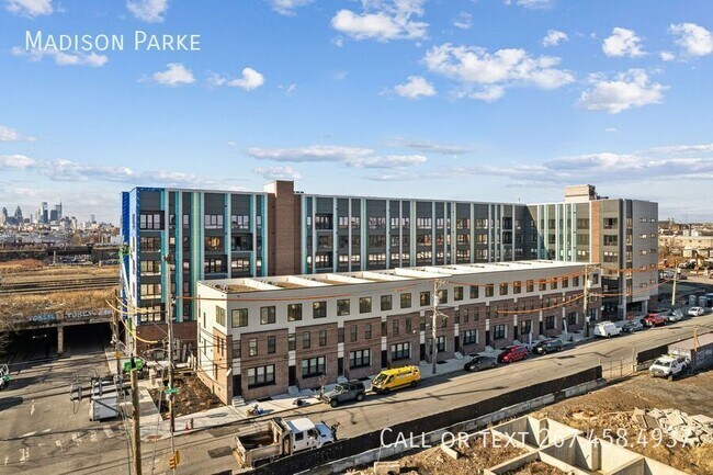 2230 E Somerset St in Philadelphia, PA - Foto de edificio - Building Photo