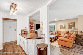 161 Cross Slope Ct in Manalapan, NJ - Building Photo - Building Photo