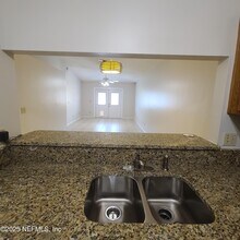 884 Candleknoll Ln in Jacksonville, FL - Building Photo - Building Photo