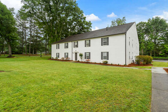 Governor's Court Apartments in Carrollton, GA - Building Photo - Building Photo