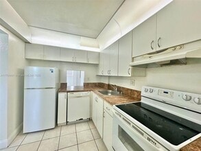 2903 NE 163rd St in Miami, FL - Building Photo - Building Photo