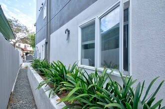 127 1/2 N Mountain View Ave, Unit 127 12 in Los Angeles, CA - Building Photo - Building Photo
