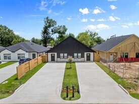 9110 Everglade Dr in Houston, TX - Building Photo