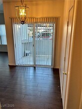 7255 W Sunset Rd in Las Vegas, NV - Building Photo - Building Photo