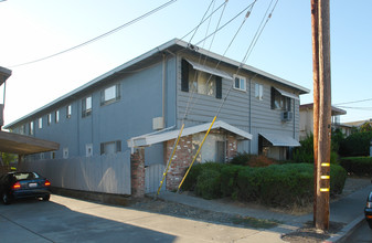 140 Village Ct in Walnut Creek, CA - Building Photo - Building Photo