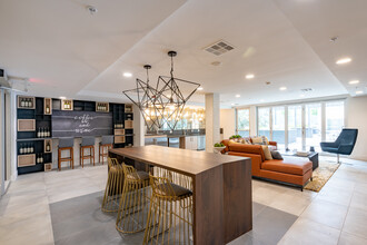 Hue39 in Glendale, CA - Building Photo - Interior Photo