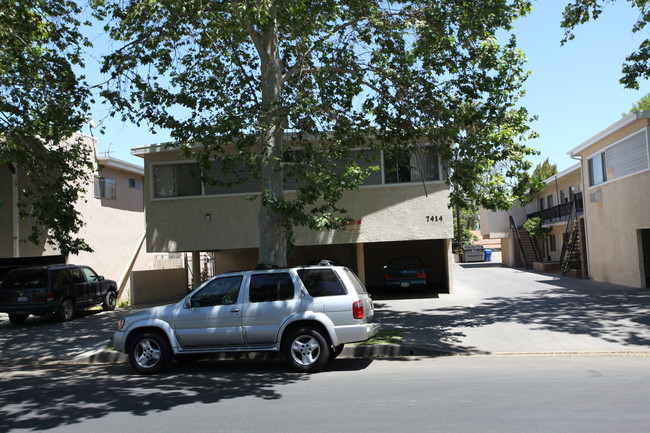 7414 Alabama Ave in Canoga Park, CA - Building Photo - Building Photo