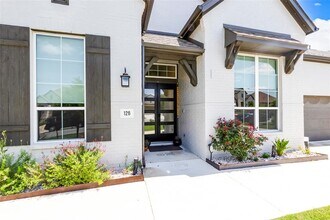 126 LITTLE Strm Cv in Austin, TX - Building Photo - Building Photo