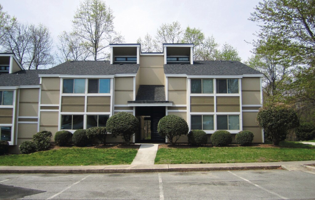 Cloisters and Foxfire Apartments High Point, NC Apartments